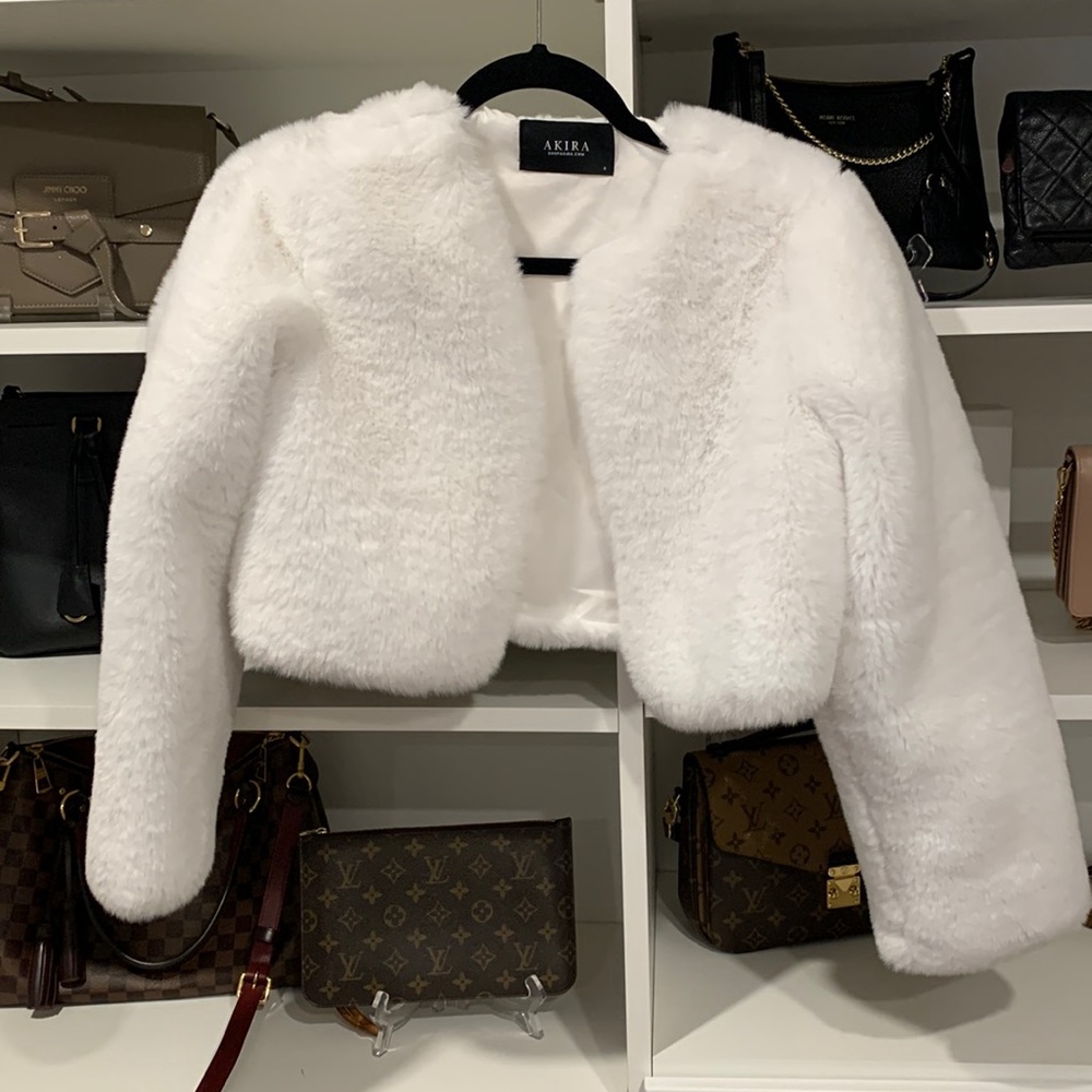 White crop fur